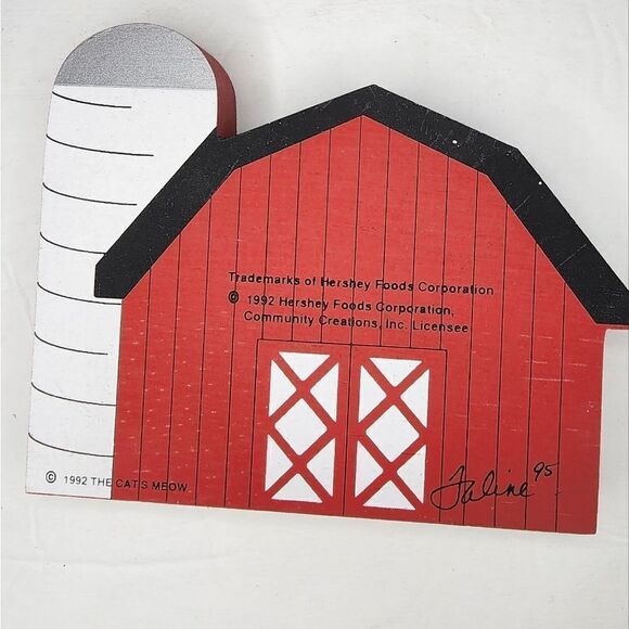 The Cats Meow 1992 Hersheys milk chocolate with almonds barn figure collectable - Picture 2 of 4